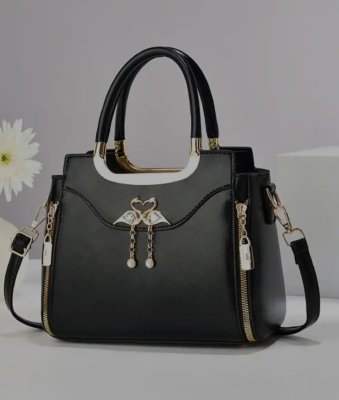 Handbag black that look elgant
