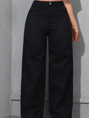 Straight fit jeans that suit for chubby girls